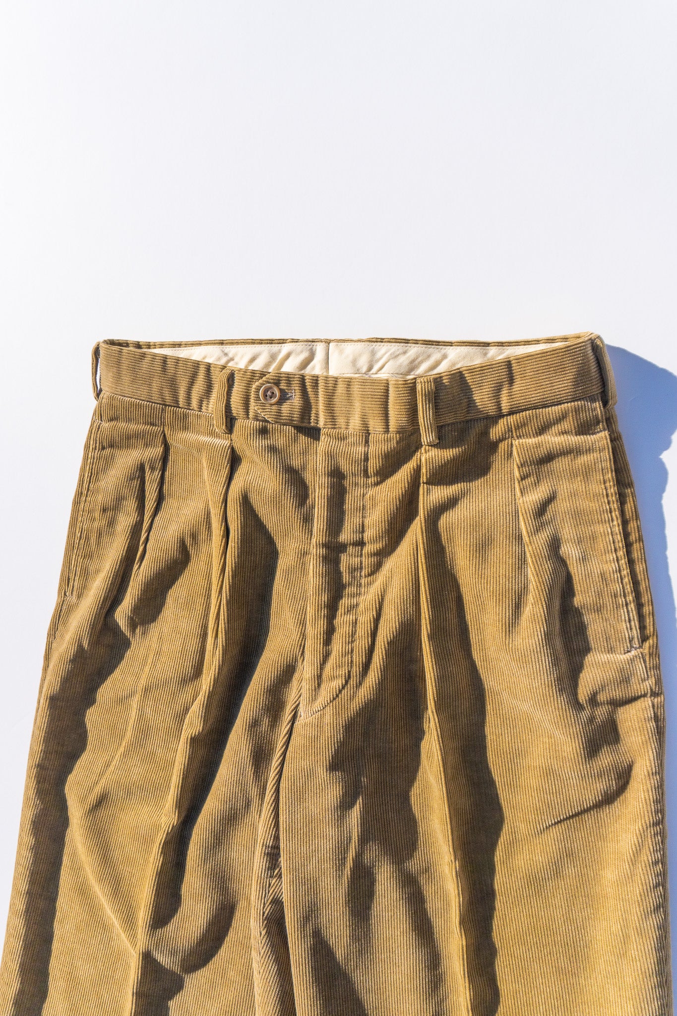 "A•H" Corduroy Center press Pants