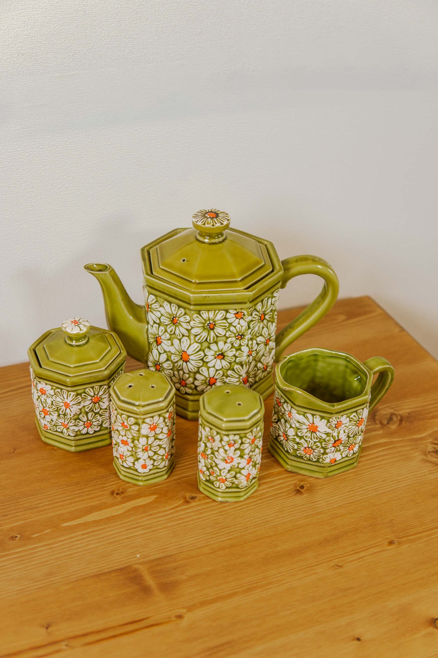 60-70s Avocado Green Daisy Kitchen set