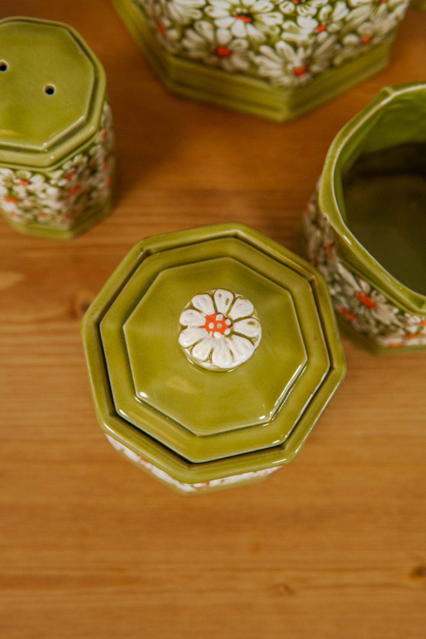 60-70s Avocado Green Daisy Kitchen set