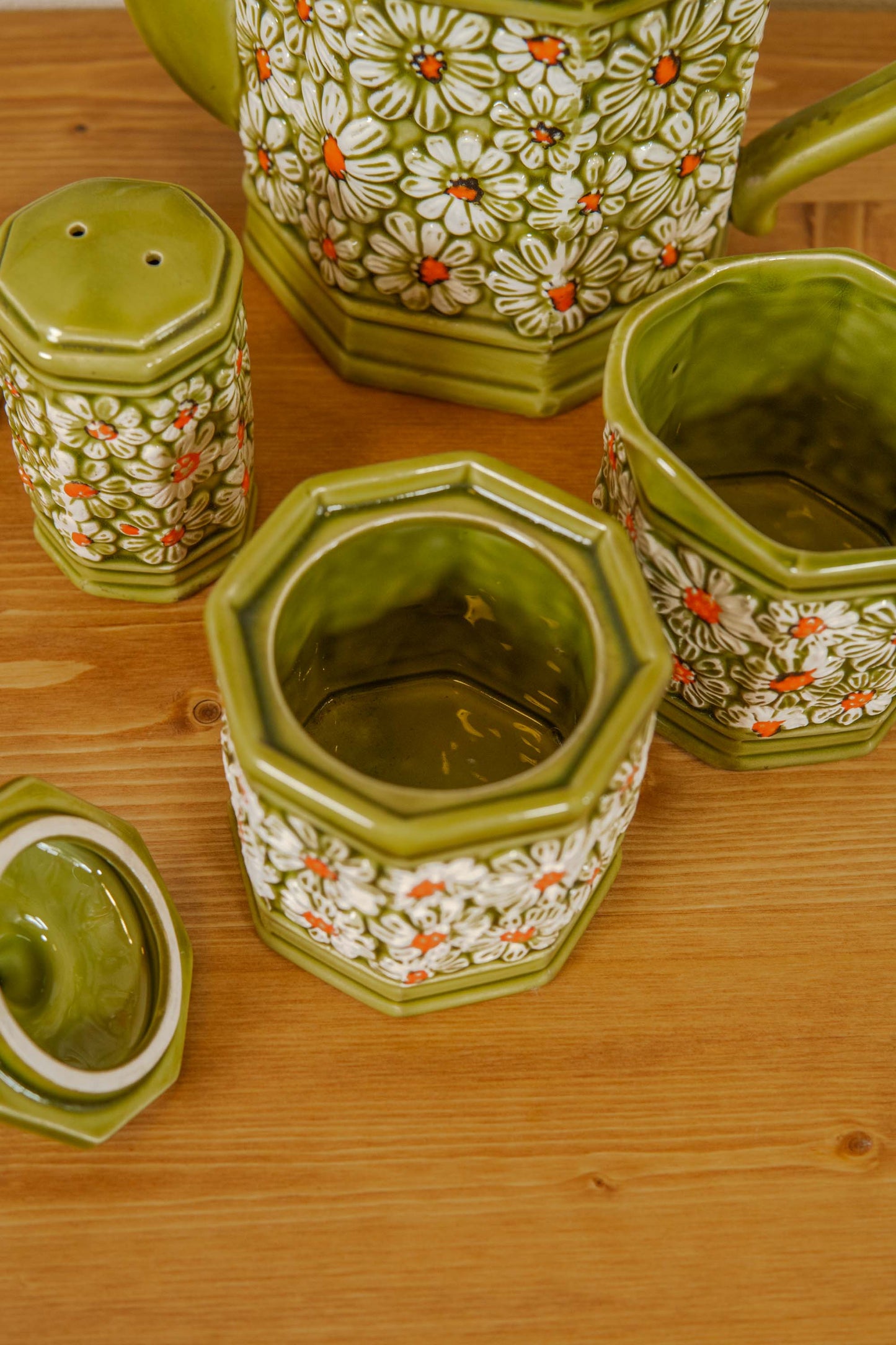 60-70s Avocado Green Daisy Kitchen set